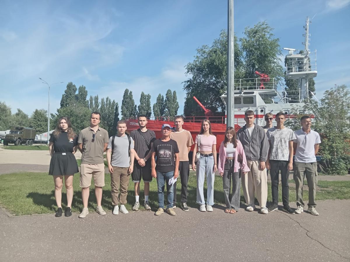 Обучающиеся групп Б-ТБ-101 и С-ПБ-101 в рамках учебной практики посетили Музей боевой и трудовой славы — музейный комплекс в Саратове. Фото 5