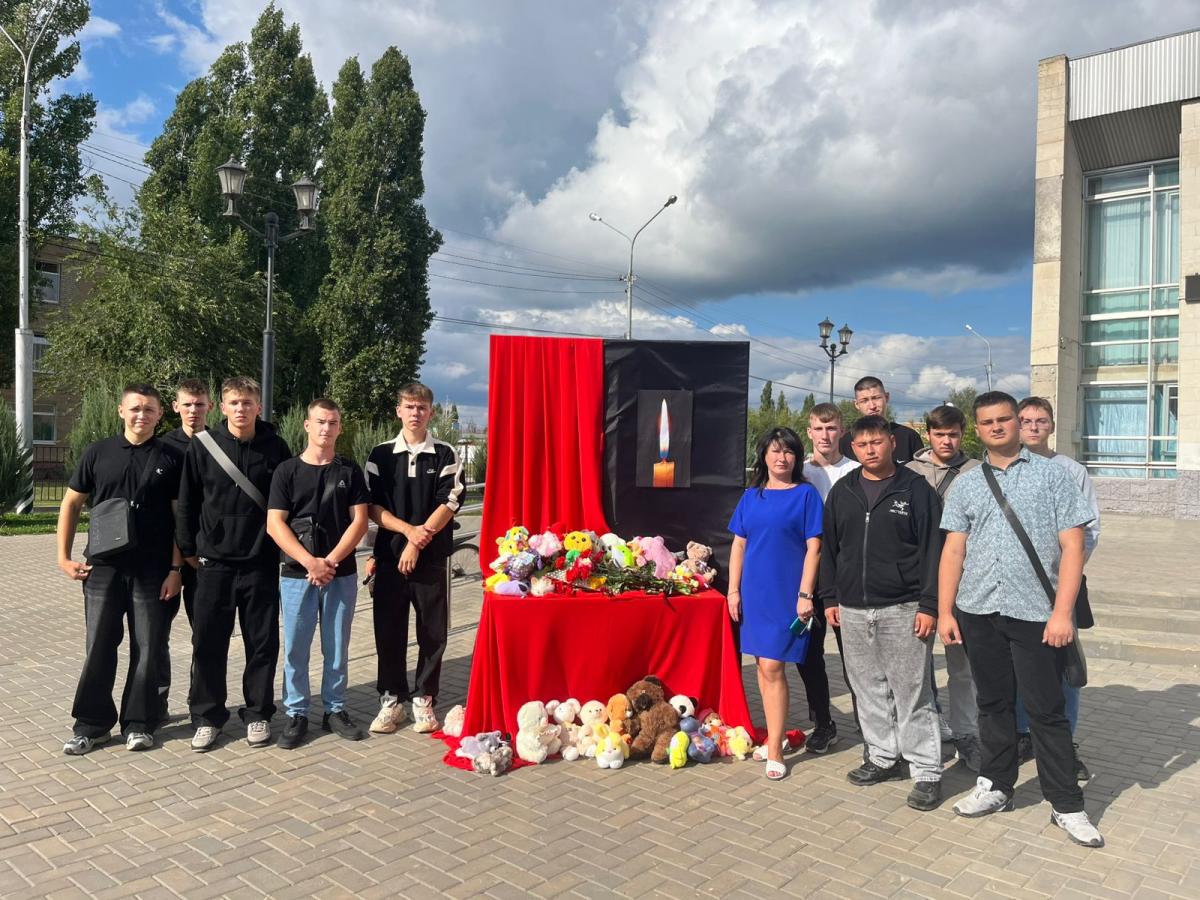 Студенты Марксовского филиала Вавиловского университета почтили память жертв трагедии в Беслане