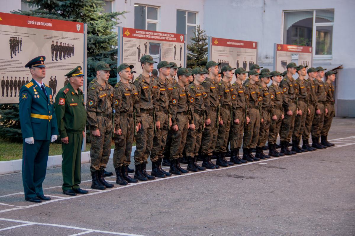 Состоялось торжественное построение студентов первого набора военного учебного центра