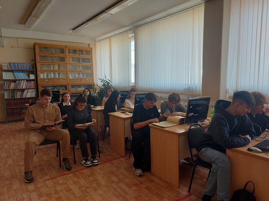 Знакомство с Библиотечно-информационным центром Фото 2