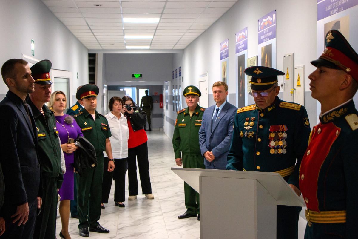 В ВУЦ открыли аудиторию и памятную доску в честь Героя СВО Александра Солопа Фото 5