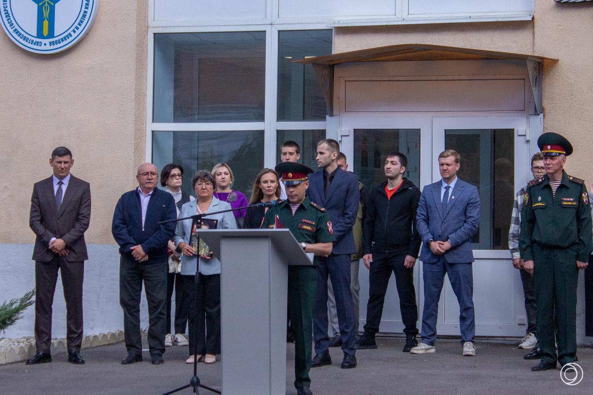 В институте инженерии и робототехники открыта аудитория и мемориальная доска в честь героя СВО, младшего сержанта Александра Солопа Фото 4 В институте инженерии и робототехники открыта аудитория и мемориальная доска в честь героя СВО, младшего сержанта Александра Солопа Фото 4