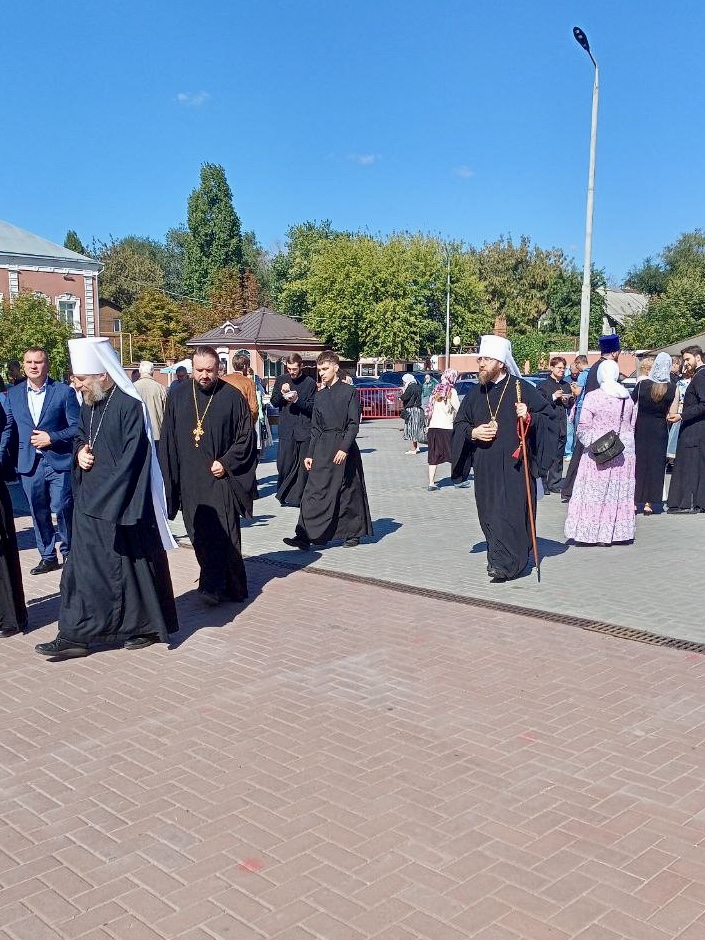Участие студентов колледжа в дне празднования Саратовских святых в Покровском соборе Фото 3