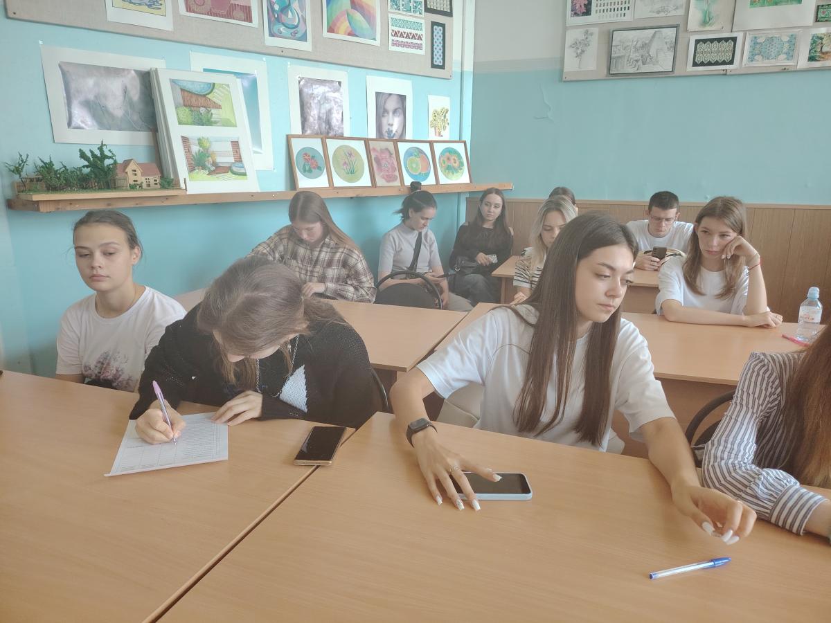 Кураторский час «Знакомство с нормативно-правовыми документами Вавиловского университета, информирование о  проведении социально-психологического тестирования» Фото 2