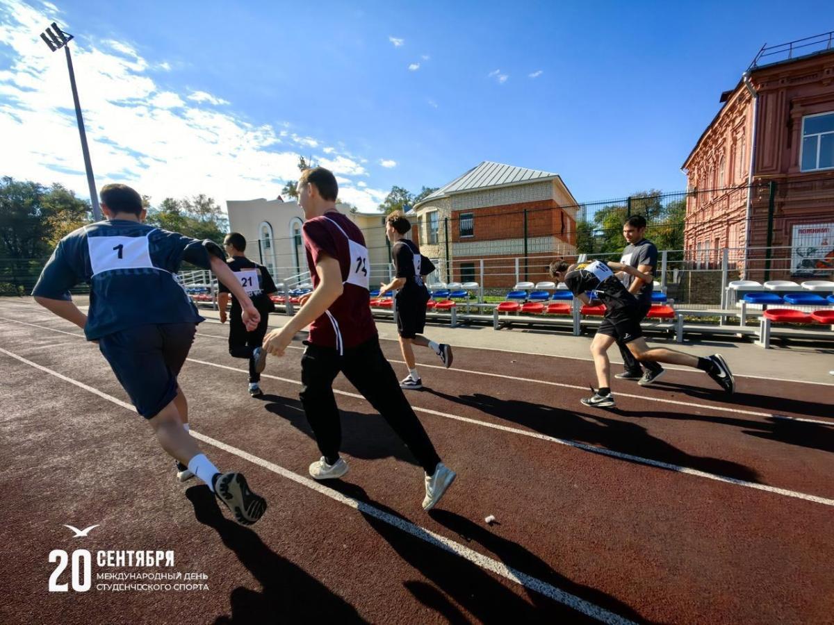 Забег посвященный  ежегодному фестивалю физического спорта и Международному дню студенческого спорта Фото 3