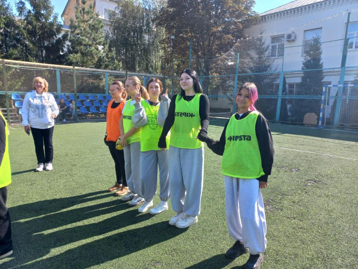 Товарищеская игра по мини футболу среди женских команд Фото 1