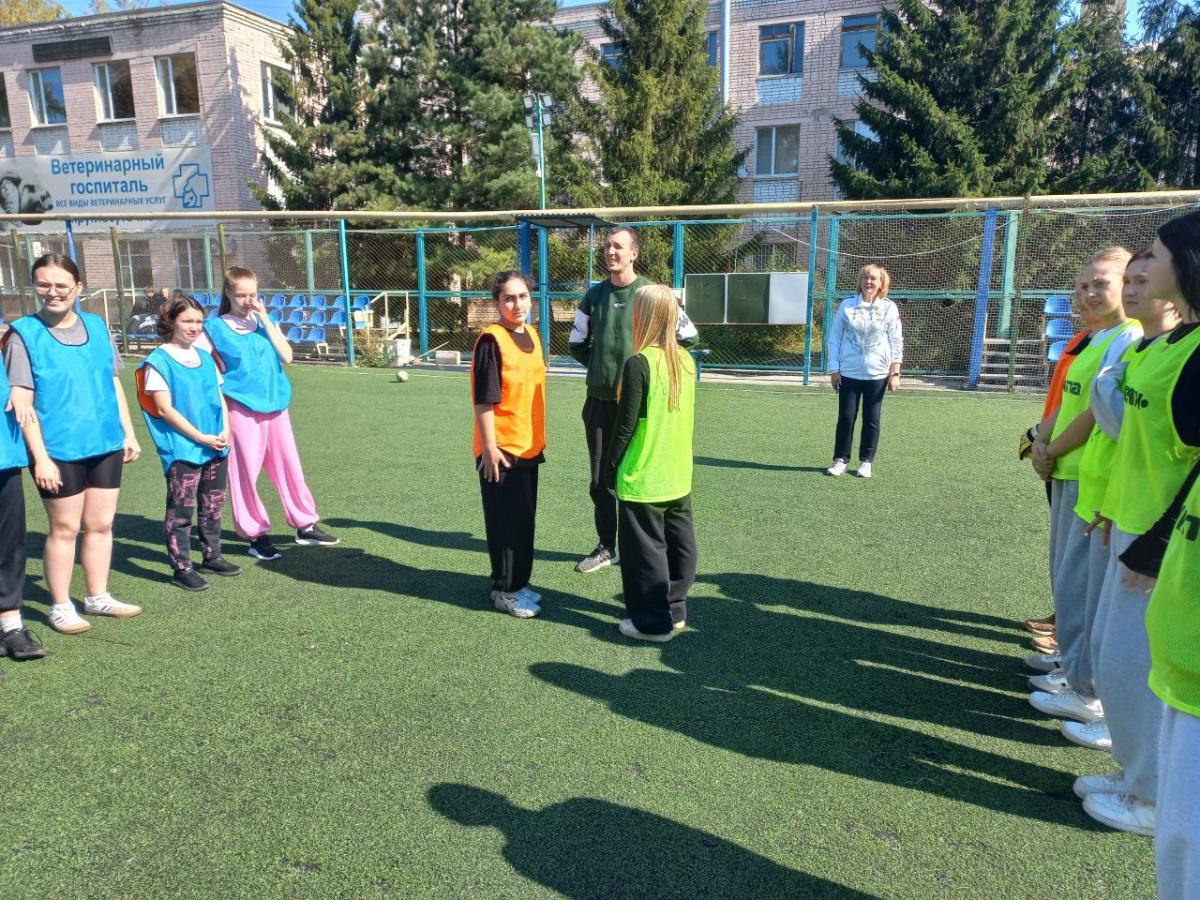 Товарищеская игра по мини футболу среди женских команд Фото 4