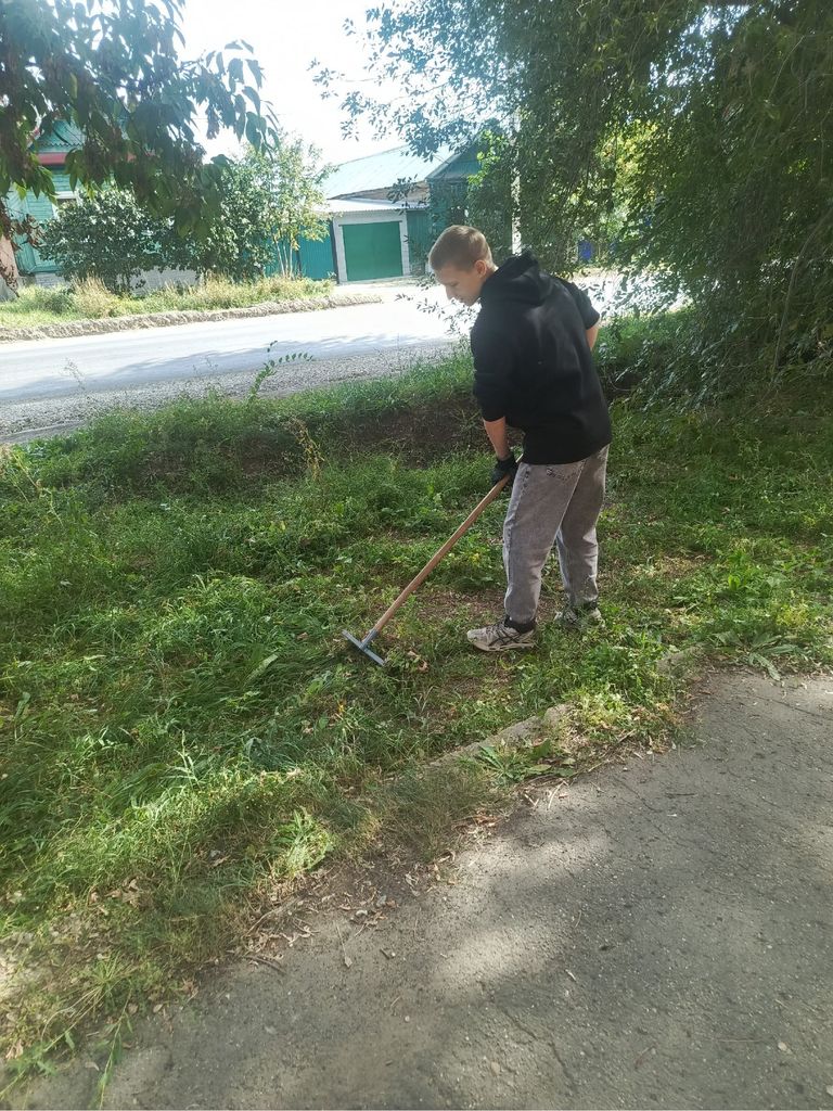 Субботник в Пугачевском филиале Фото 3