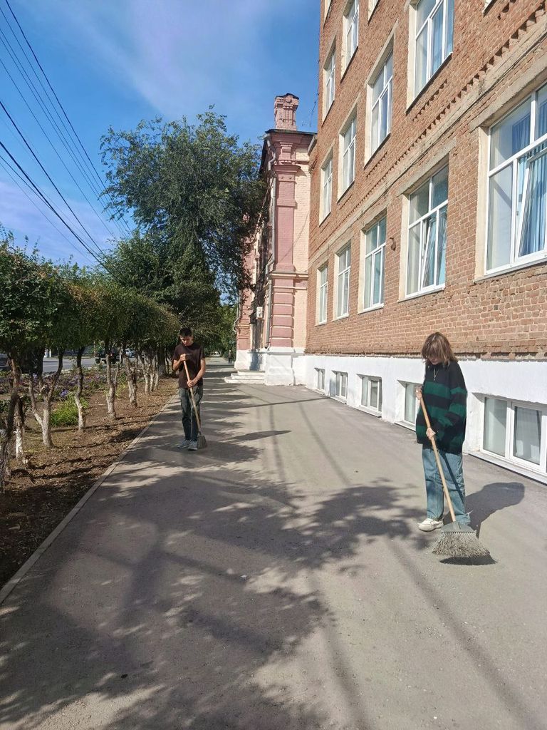 Субботник в Пугачевском филиале Фото 5