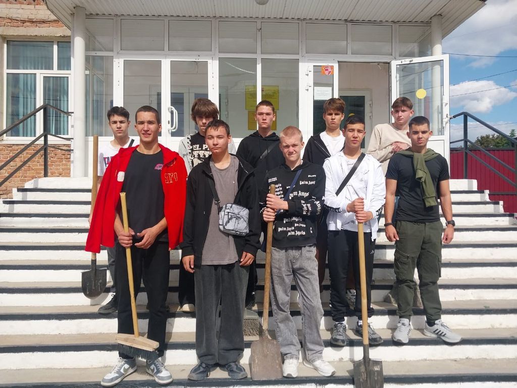 Субботник в Пугачевском филиале Фото 6