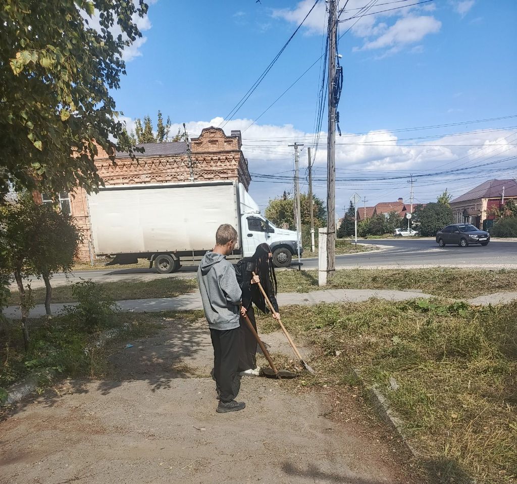 Субботник в Пугачевском филиале Фото 7