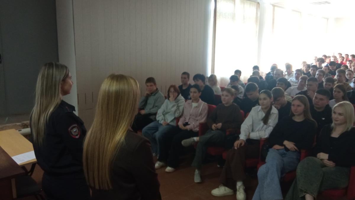 Единый день профилактики безнадзорности и правонарушений несовершеннолетних  в Марксовском филиале Фото 2