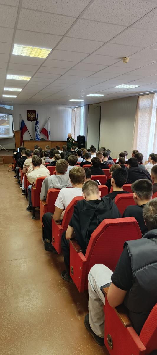 Встреча студентов выпускных групп  с представителемСаратовского высшего артиллерийского командного училища (СВАКУ) Фото 1
