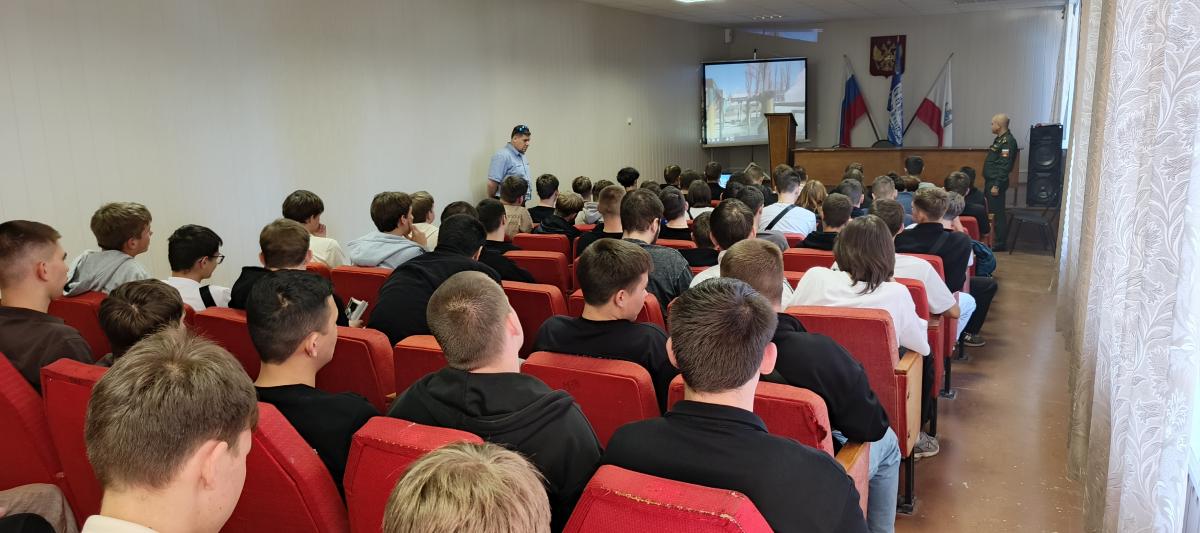 Встреча студентов выпускных групп  с представителемСаратовского высшего артиллерийского командного училища (СВАКУ) Фото 3