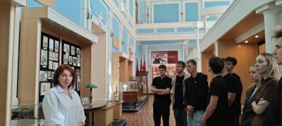 Студенты познакомились с историей университета