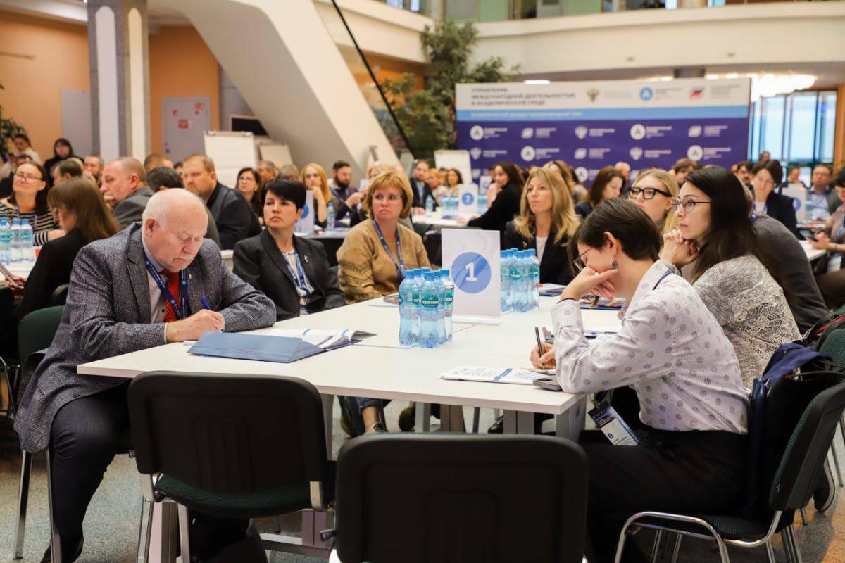 Представители вуза - участники первой программы для руководителей международных служб вузов Фото 1