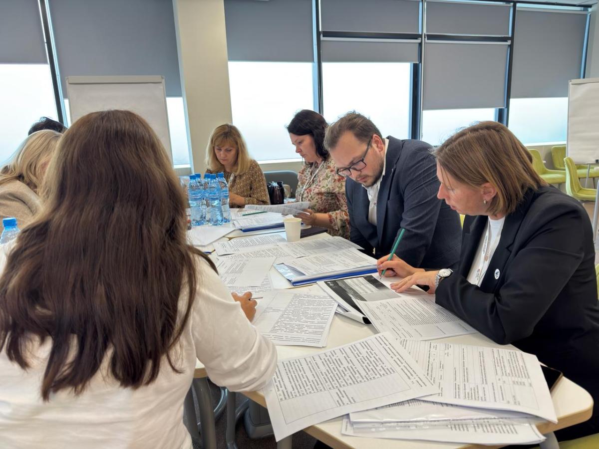 Преподаватель выступил экспертом на всероссийском турнире по робототехнике Фото 2