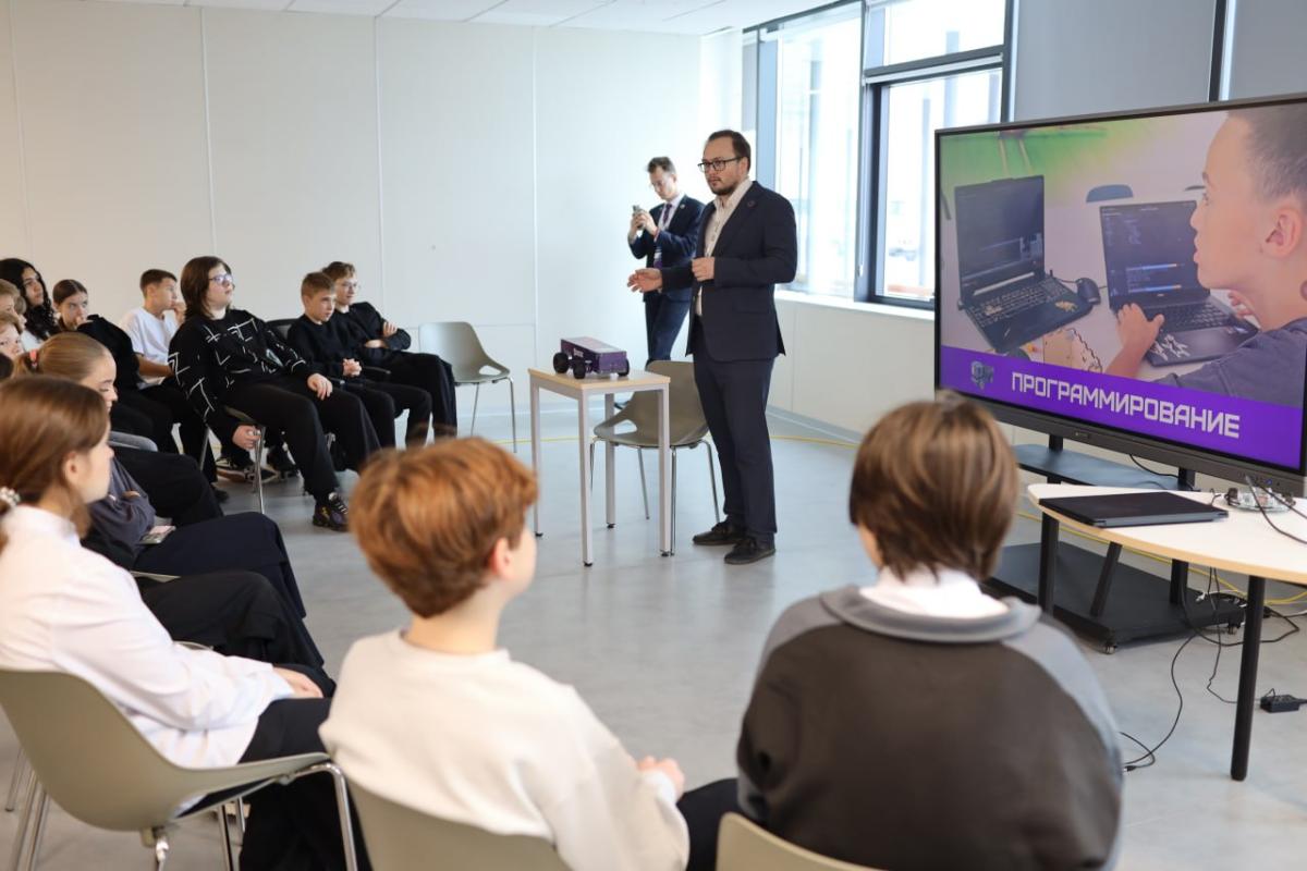 Преподаватель выступил экспертом на всероссийском турнире по робототехнике