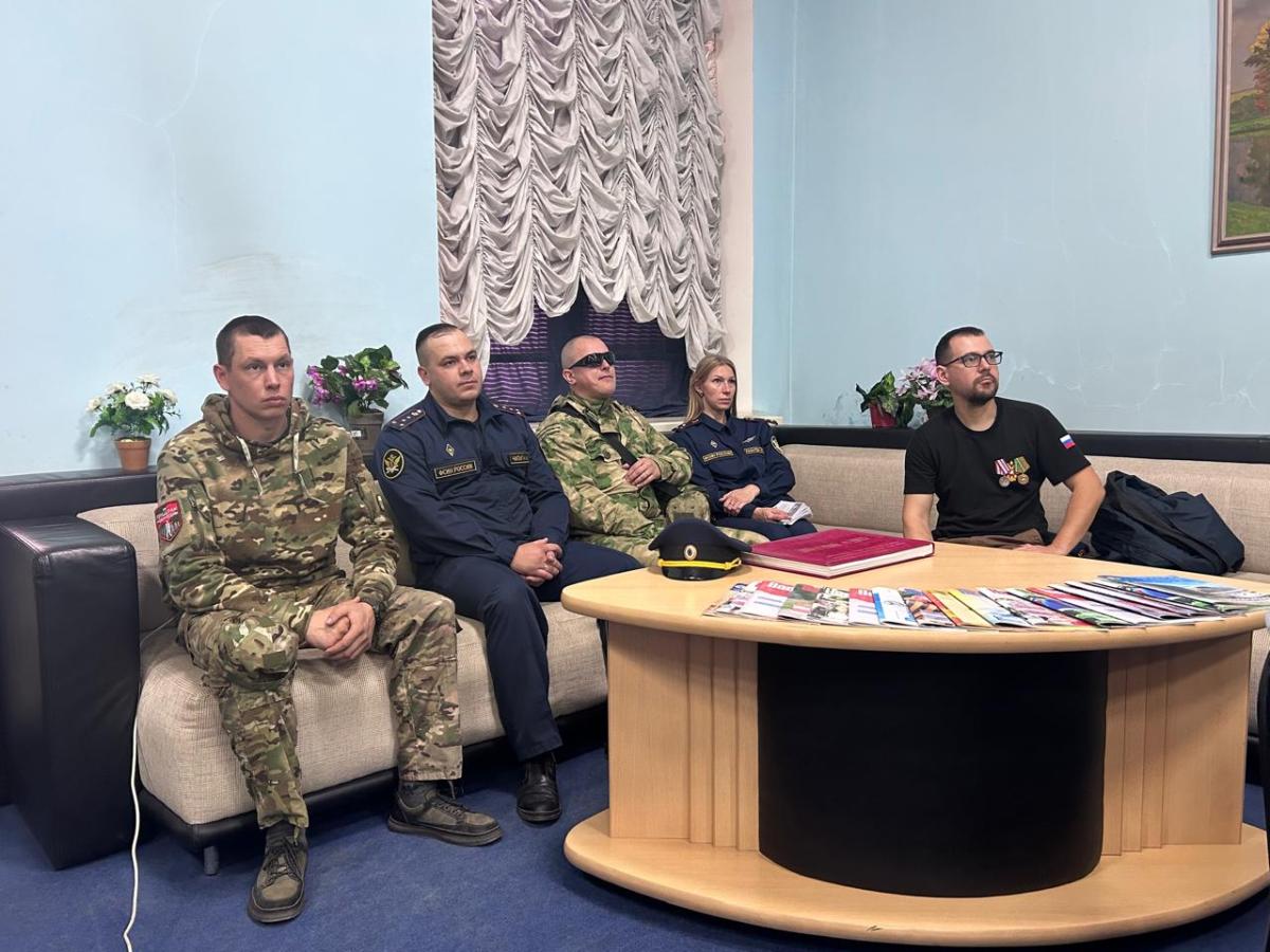 Встреча с военно-патриотическим клубом «Витязь» Фото 4
