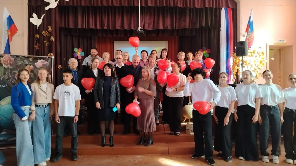 В Марксовском сельскохозяйственном техникуме отметили День учителя праздничным концертом Фото 14