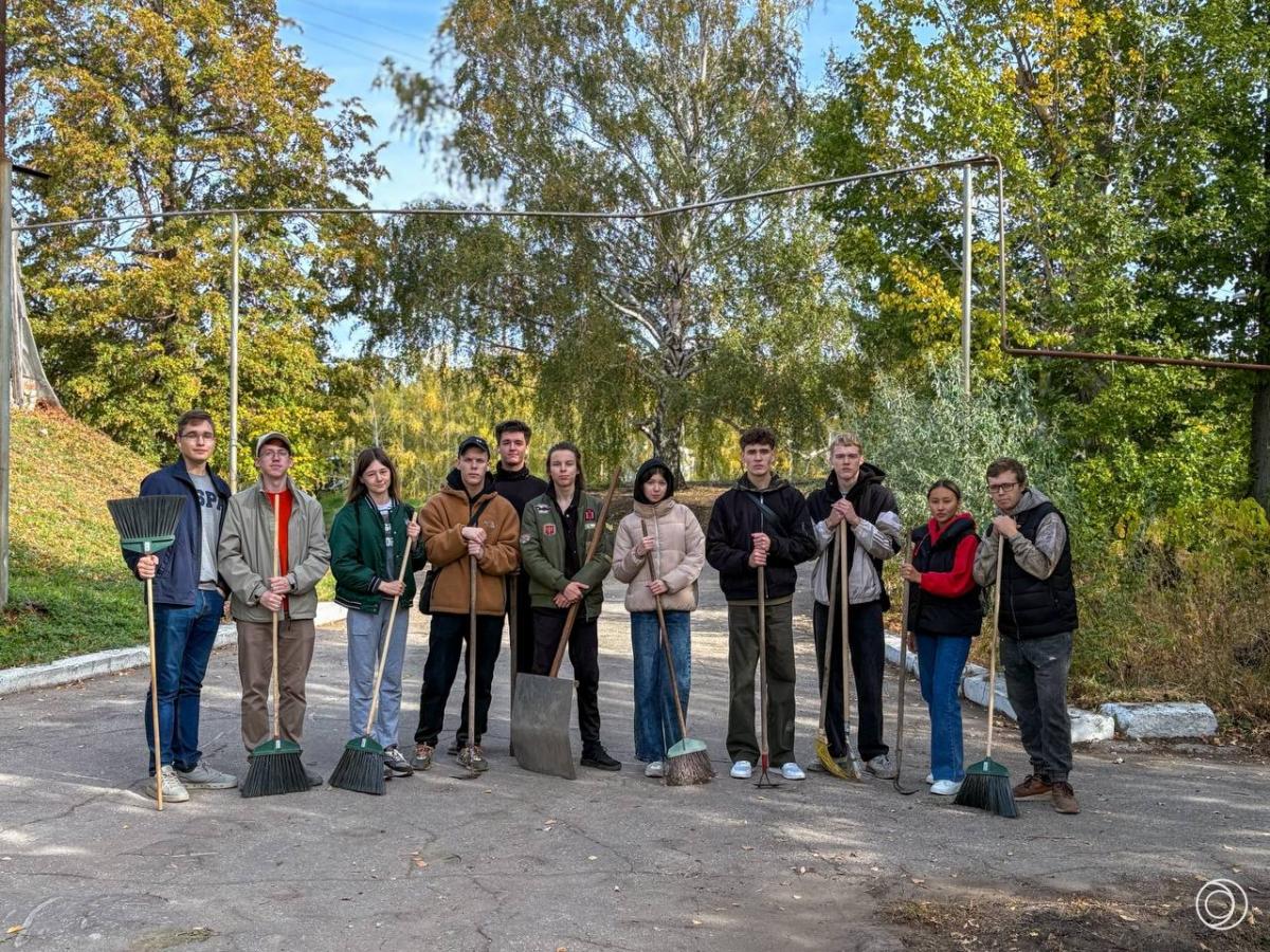 Студенты института инженерии и робототехники внесли вклад в благоустройство «Агроцентра»