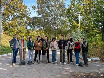 Студенты института инженерии и робототехники внесли вклад в благоустройство «Агроцентра»