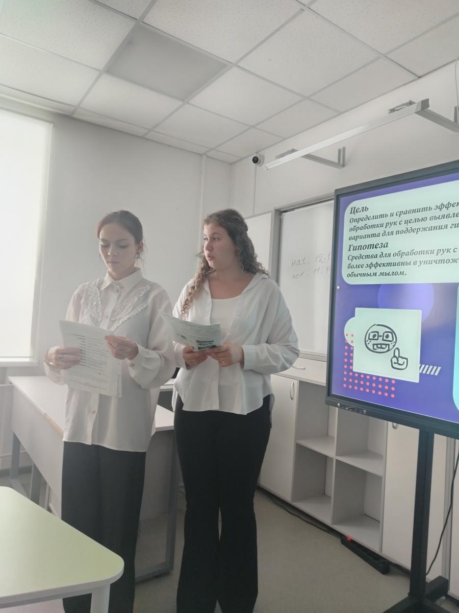 Преподаватели кафедры — члены жюри на защите проектов Фото 2