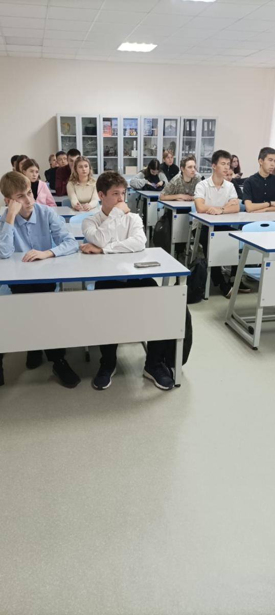 Профориентационная беседа в МОУ “СОШ №46” г. Саратова Фото 4