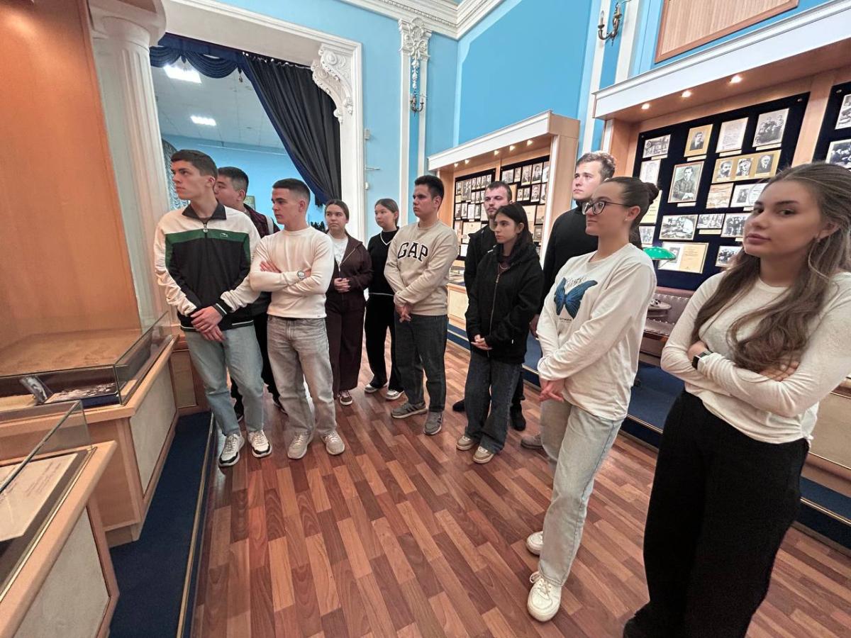 Студенты группа Б-ТБ-101 в рамках кураторского часа посетили Музей истории Вавиловского университета. Фото 5 Студенты группа Б-ТБ-101 в рамках кураторского часа посетили Музей истории Вавиловского университета. Фото 5