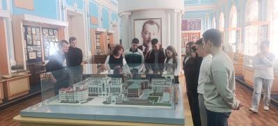 Студенты группа Б-ТБ-101 в рамках кураторского часа посетили Музей истории Вавиловского университета.