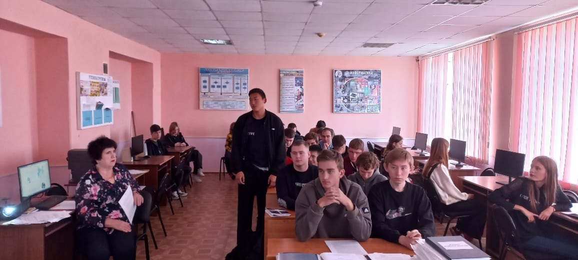13 октября, после традиционной линейки, в техникуме прошли "Разговоры о важном" Фото 2