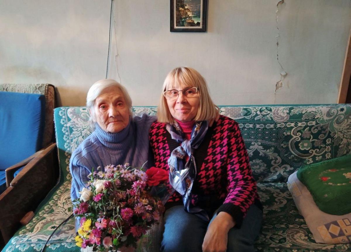 Поздравление с  85-летним юбилеем преподавателя университета Лидии Ивановны Рунич Фото 1