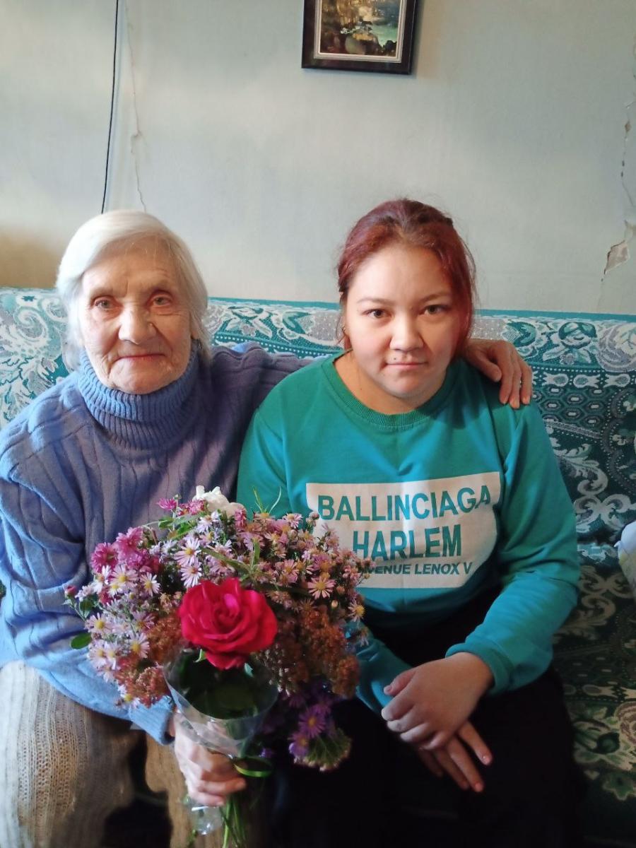 Поздравление с  85-летним юбилеем преподавателя университета Лидии Ивановны Рунич Фото 2
