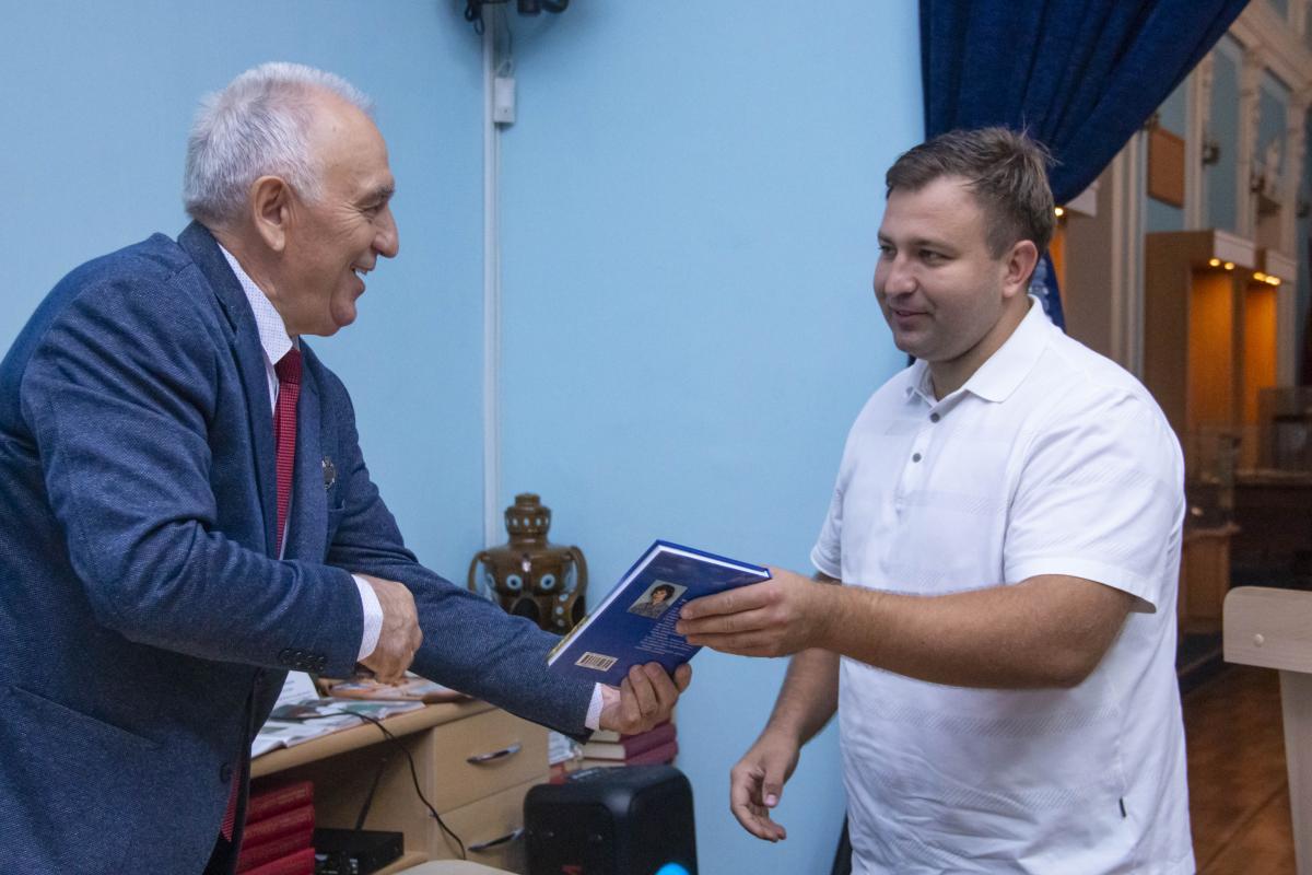 Профессор Фярид Абдразаков издал книгу о своем научном и жизненном пути Фото 9