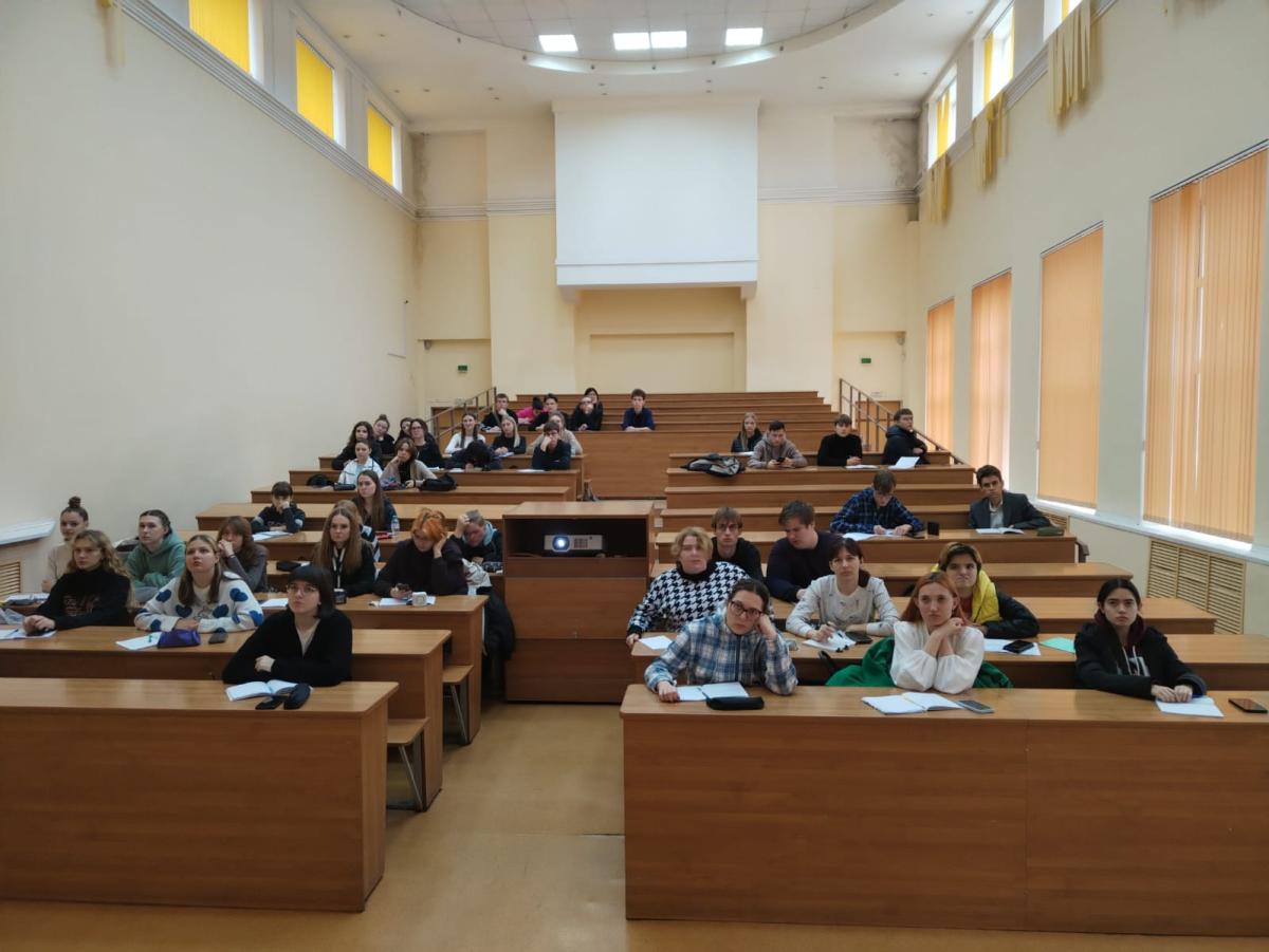 Студенты приняли участие в кинолектории Фото 1