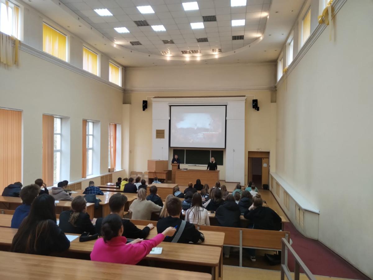 Студенты приняли участие в кинолектории Фото 2
