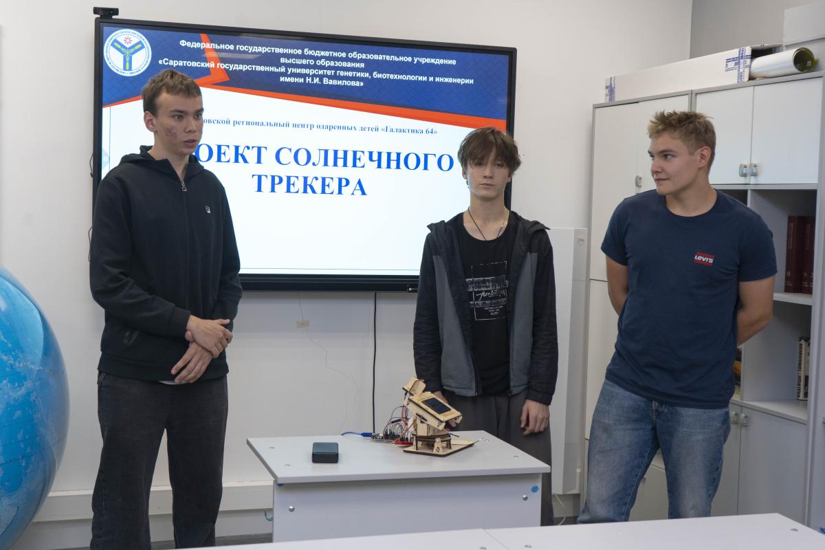 В центре «Галактика 64» завершилась профильная смена вуза по мобильной робототехнике Фото 7