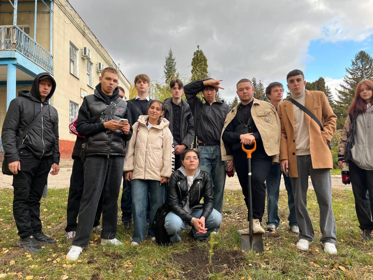 В Вавиловском университете заложена новая традиция – посадка первокурсниками дерева Фото 1
