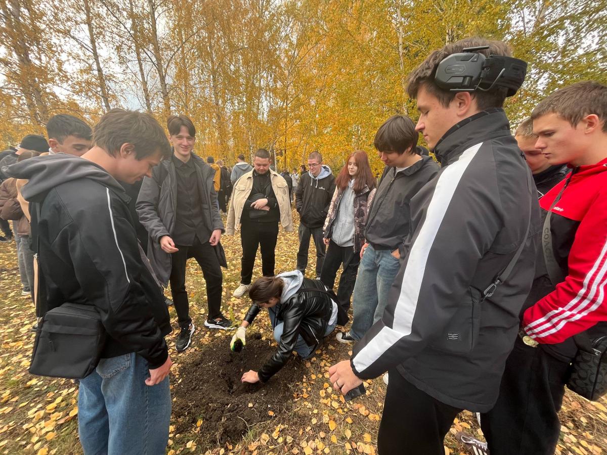 В Вавиловском университете заложена новая традиция – посадка первокурсниками дерева Фото 3