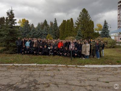 Новая традиция института инженерии и робототехники: студенты и сержанты ВУЦ объединились для озеленения «Агроцентра»