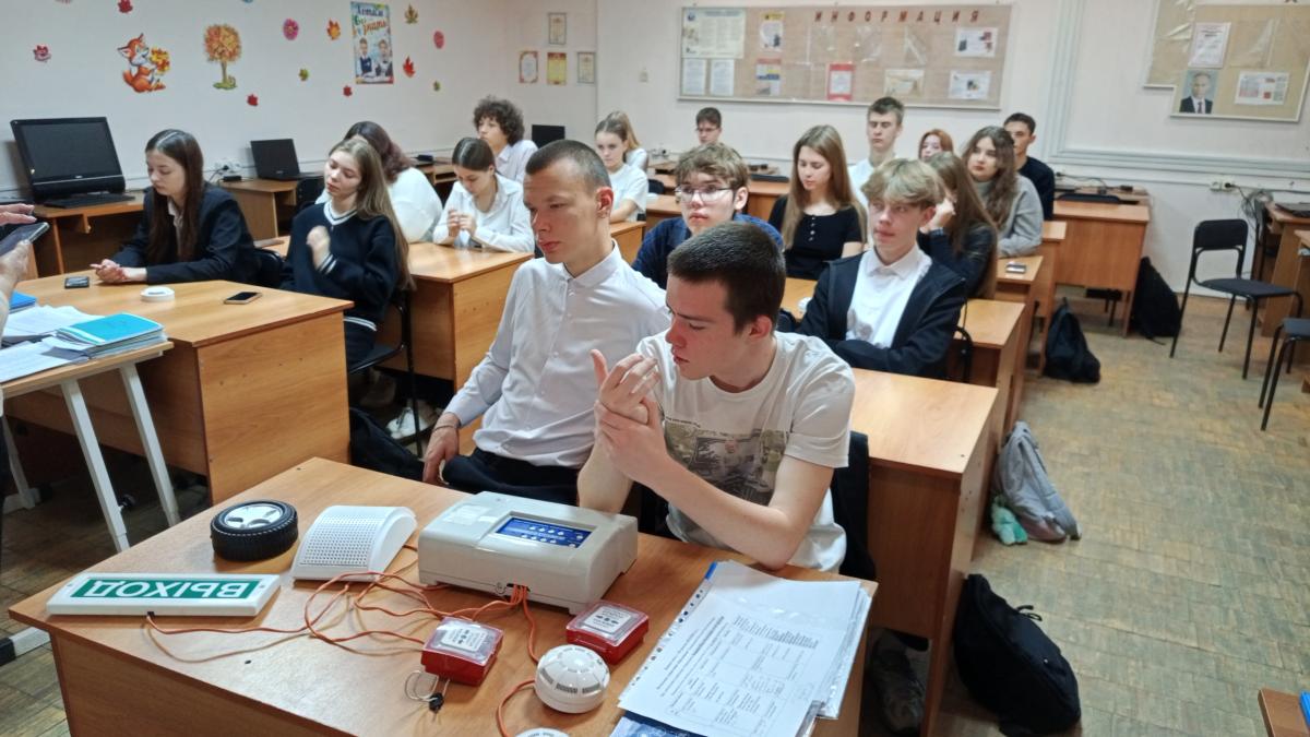 Профориентационная работа кафедры  «Техносферная безопасность и транспортно-технологические машины» с учащимися школ г. Петровск Фото 1 Профориентационная работа кафедры  «Техносферная безопасность и транспортно-технологические машины» с учащимися школ г. Петровск Фото 1