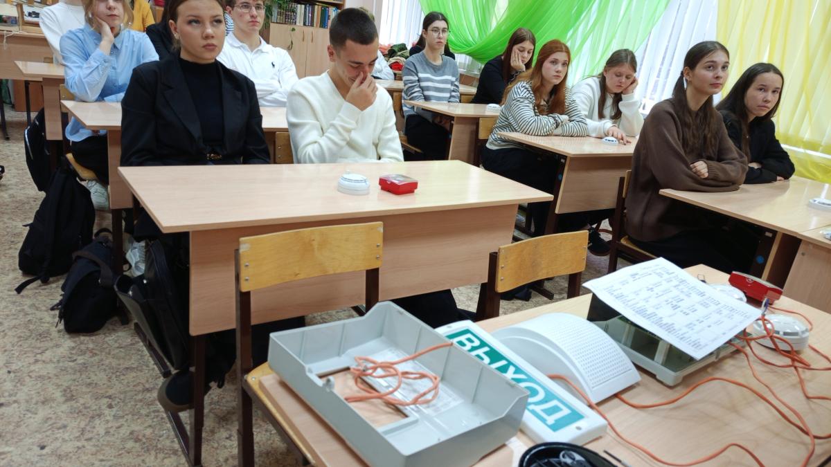 Профориентационная работа кафедры  «Техносферная безопасность и транспортно-технологические машины» с учащимися школ г. Петровск Фото 4 Профориентационная работа кафедры  «Техносферная безопасность и транспортно-технологические машины» с учащимися школ г. Петровск Фото 4
