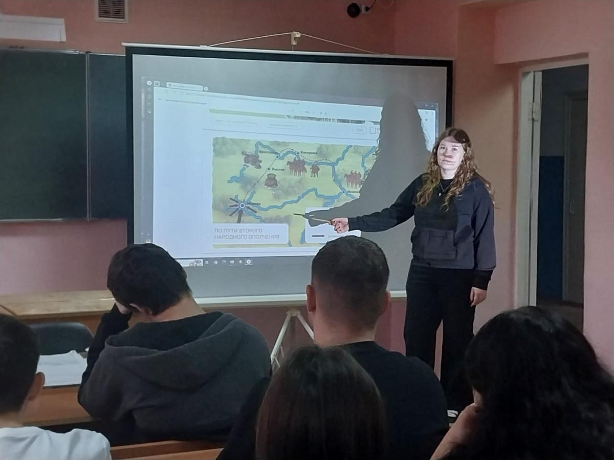 Понедельник , 20 октября , начался в техникуме с линейки и "Разговоров о важном". Фото 2