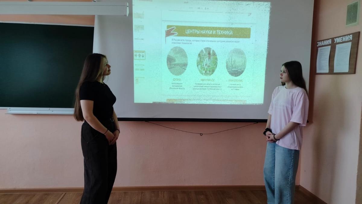 Понедельник , 20 октября , начался в техникуме с линейки и "Разговоров о важном". Фото 5