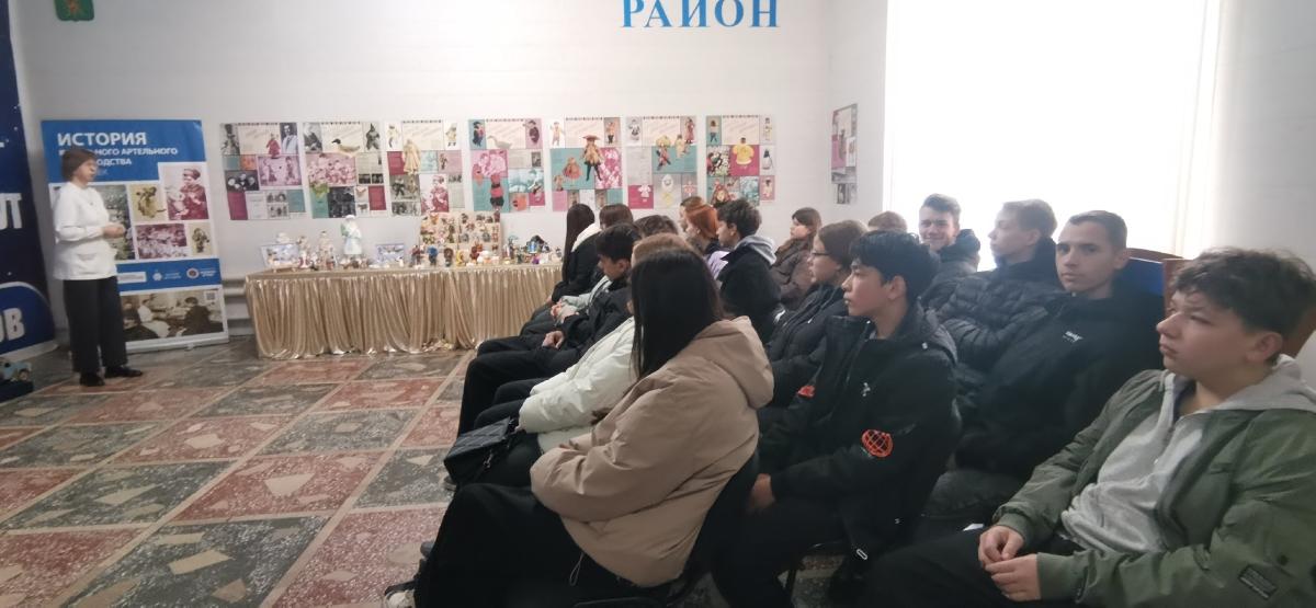 Студенты познакомились с историей кукольного артельного производства. Фото 4 Студенты познакомились с историей кукольного артельного производства. Фото 4