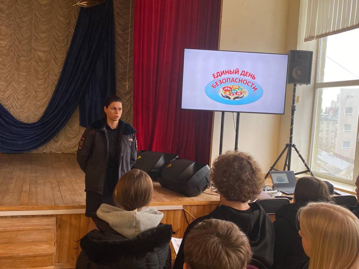 Профилактическая встреча с сотрудниками полиции Фото 1 Профилактическая встреча с сотрудниками полиции Фото 1
