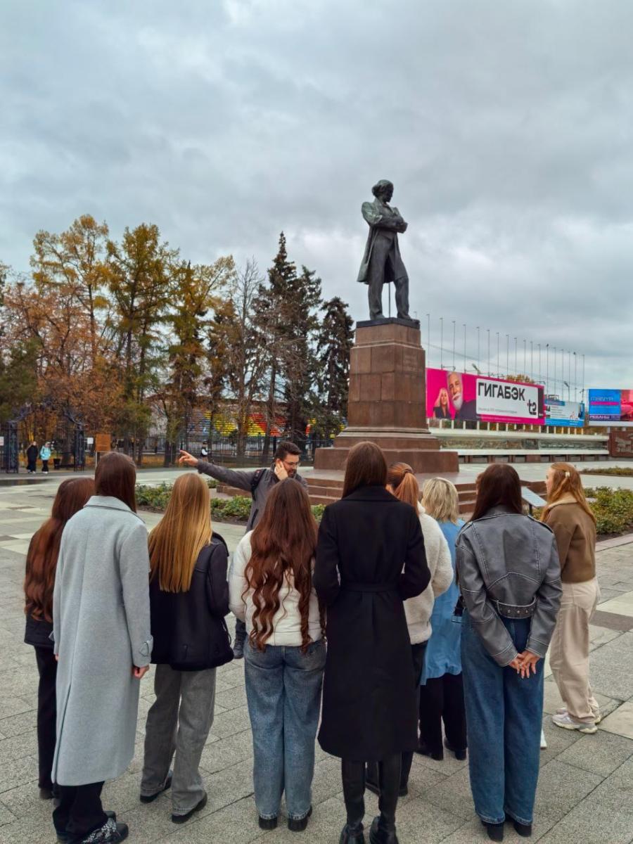 Студенты познакомились с историческим центром Саратова Фото 4 Студенты познакомились с историческим центром Саратова Фото 4