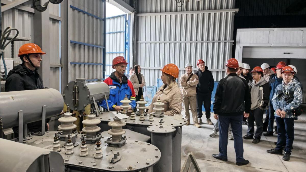 Студенты-энергетики посетили с экскурсией Краснокутский РЭС  ПАО «Россети Волга» Фото 4 Студенты-энергетики посетили с экскурсией Краснокутский РЭС  ПАО «Россети Волга» Фото 4