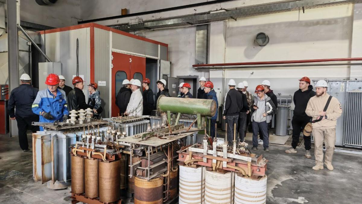 Студенты-энергетики посетили с экскурсией Краснокутский РЭС  ПАО «Россети Волга» Фото 7 Студенты-энергетики посетили с экскурсией Краснокутский РЭС  ПАО «Россети Волга» Фото 7