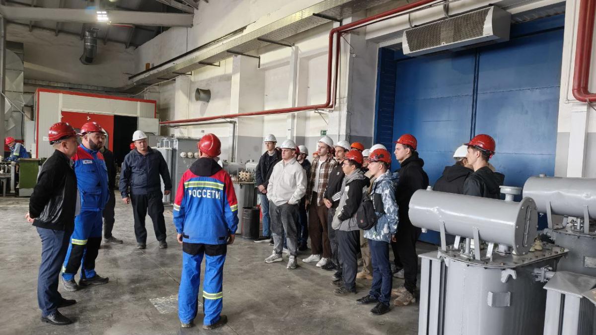 Студенты-энергетики посетили с экскурсией Краснокутский РЭС  ПАО «Россети Волга» Фото 8 Студенты-энергетики посетили с экскурсией Краснокутский РЭС  ПАО «Россети Волга» Фото 8